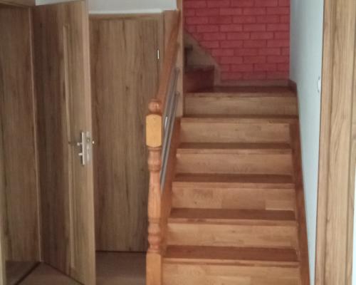 Połowa bliźniaka po remoncie, wyposażona i umeblowana.