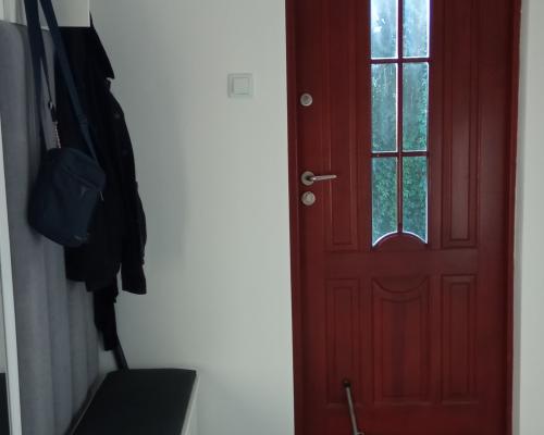 Połowa bliźniaka po remoncie, wyposażona i umeblowana.
